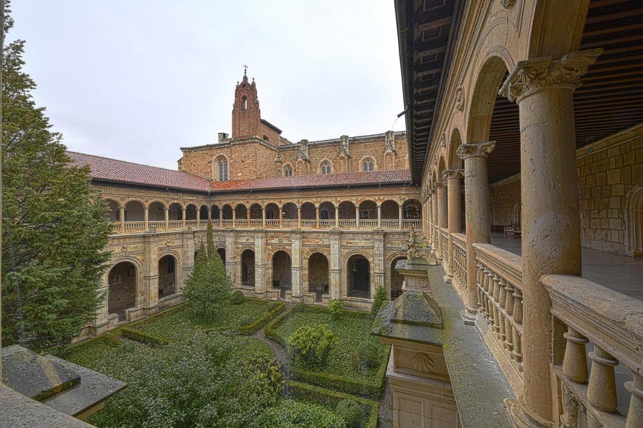 Parador De Turismo De León Exterior foto